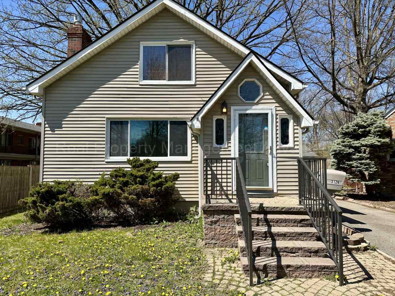 Charming Royal Oak Rental – Walkable to Woodward/Beaumont!