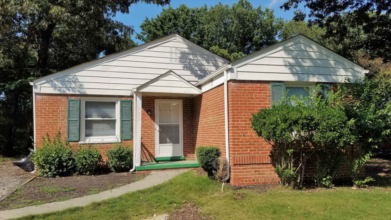 Brick rancher in close proximity to McGuire Veterans Hospital.