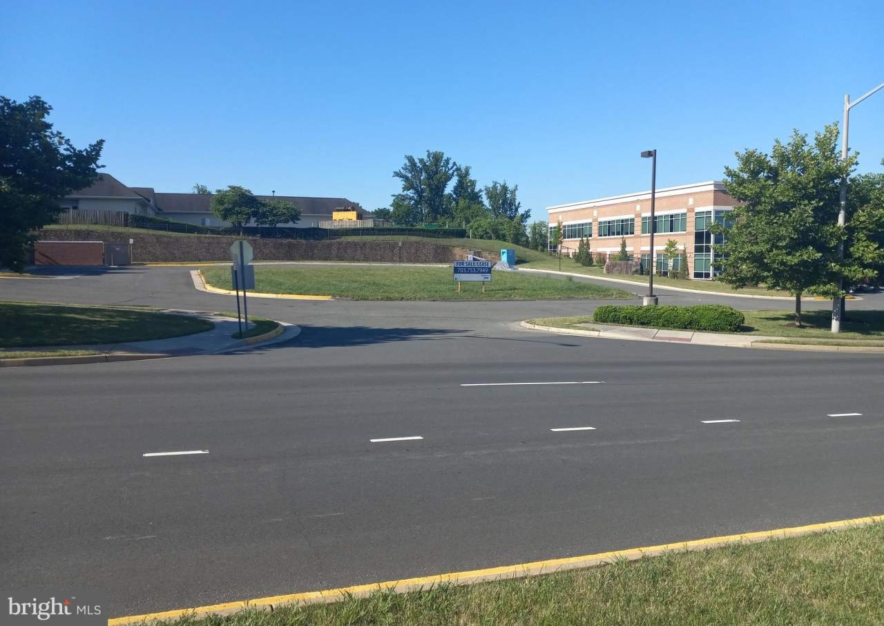 7605 HERITAGE VILLAGE Plaza