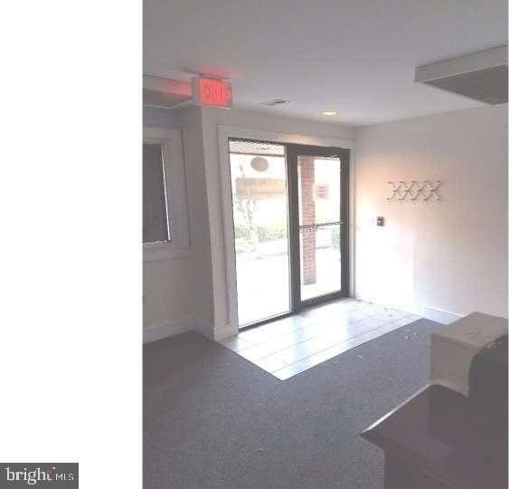 400 MIDDLETOWN Boulevard