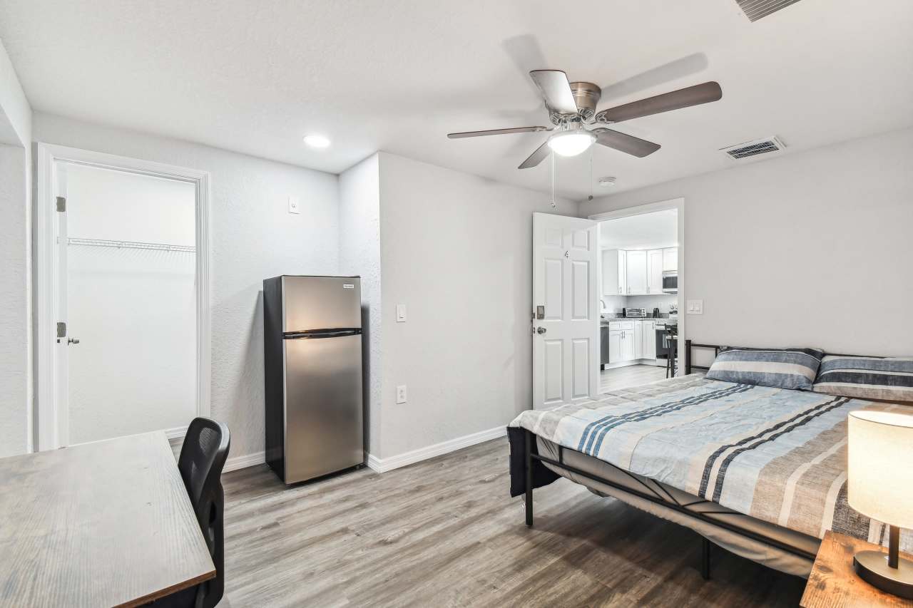 10033 Brunswick Lane - Room 4