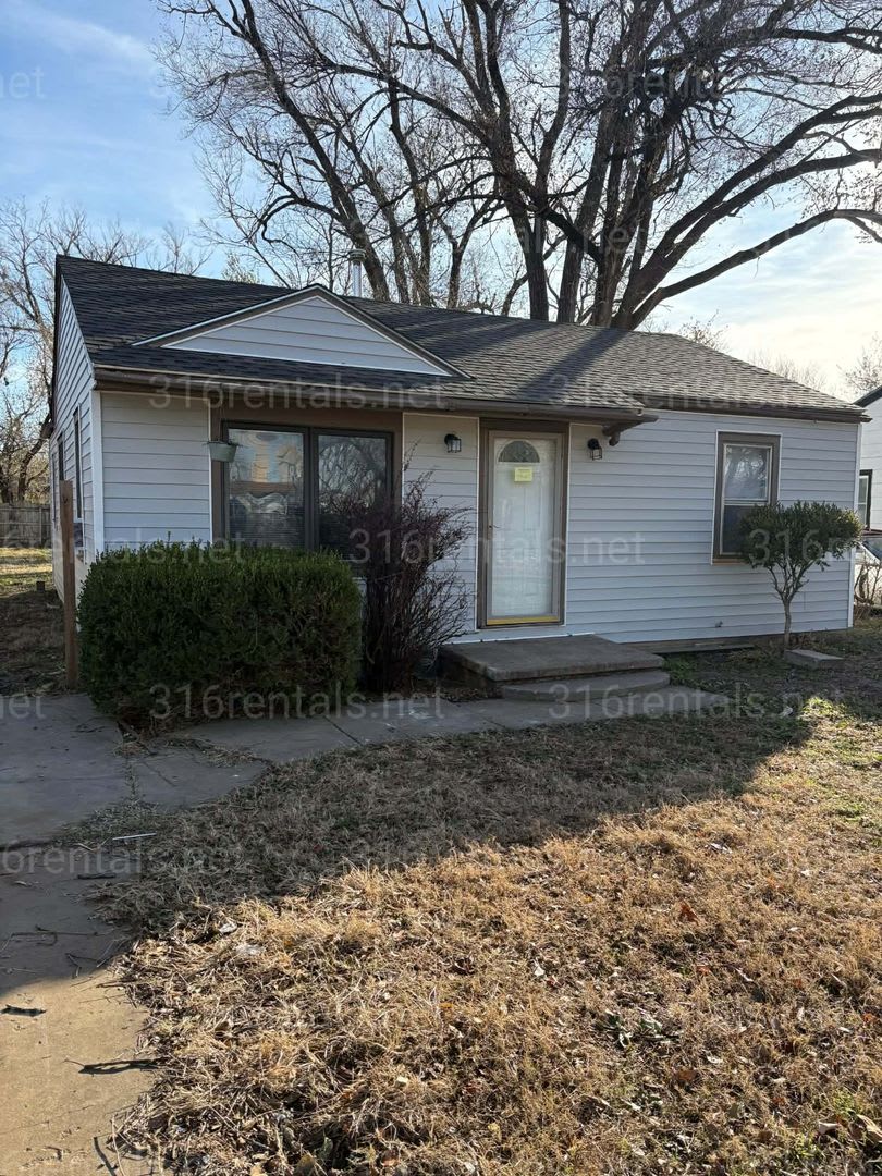 $899 - 2 bedroom / 1 bathroom - Single Family Home