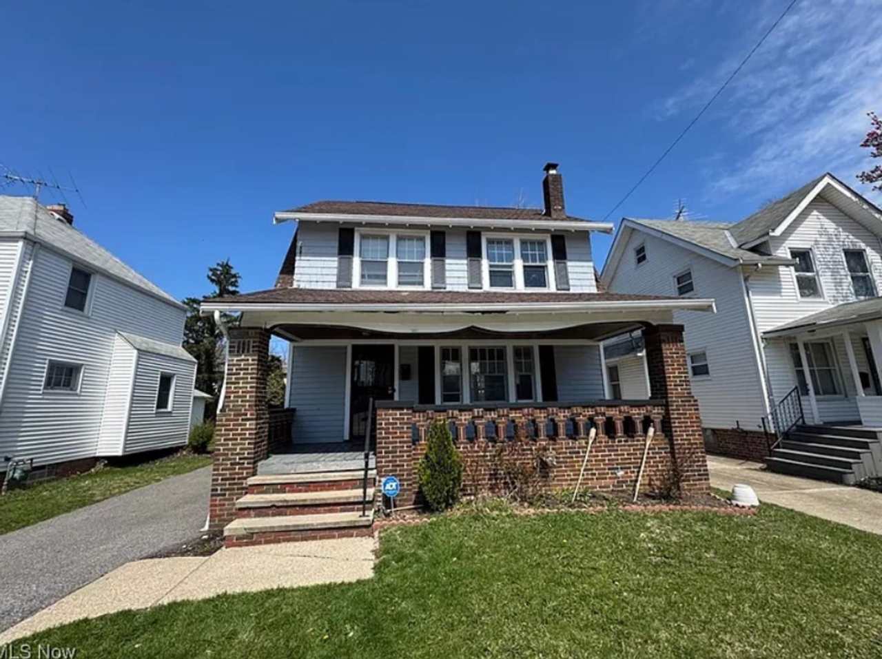 Single Family Home 3 beds 2 bath Available Now!