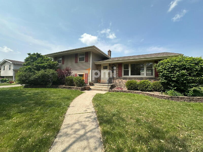 9554 Crestwood Avenue