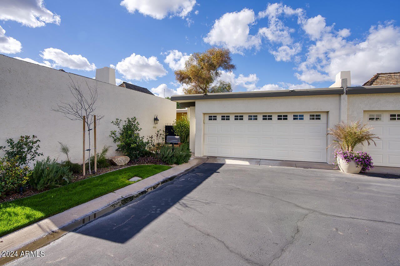 7018 N BARBADOS Place