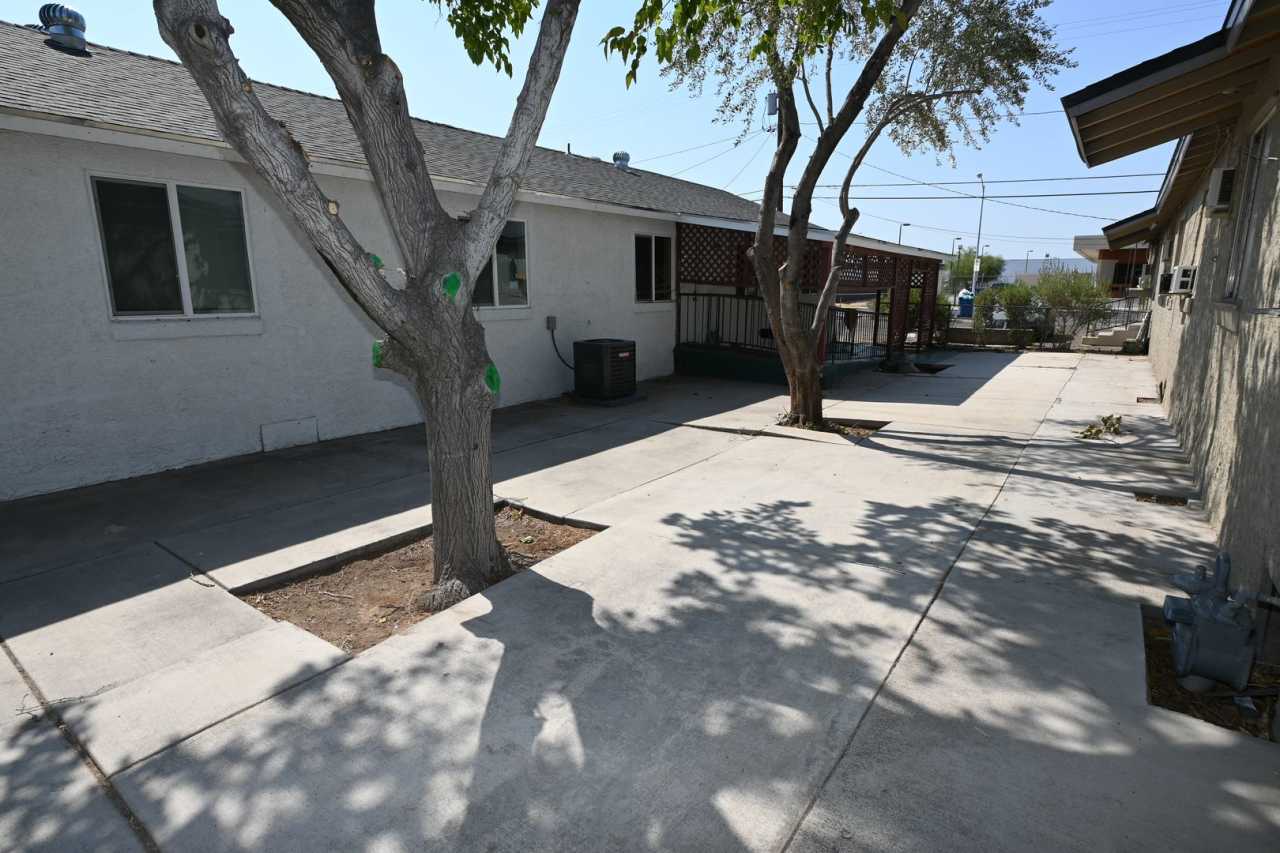 3 Bedroom Apartment -NO PETS -2830 Cedar St