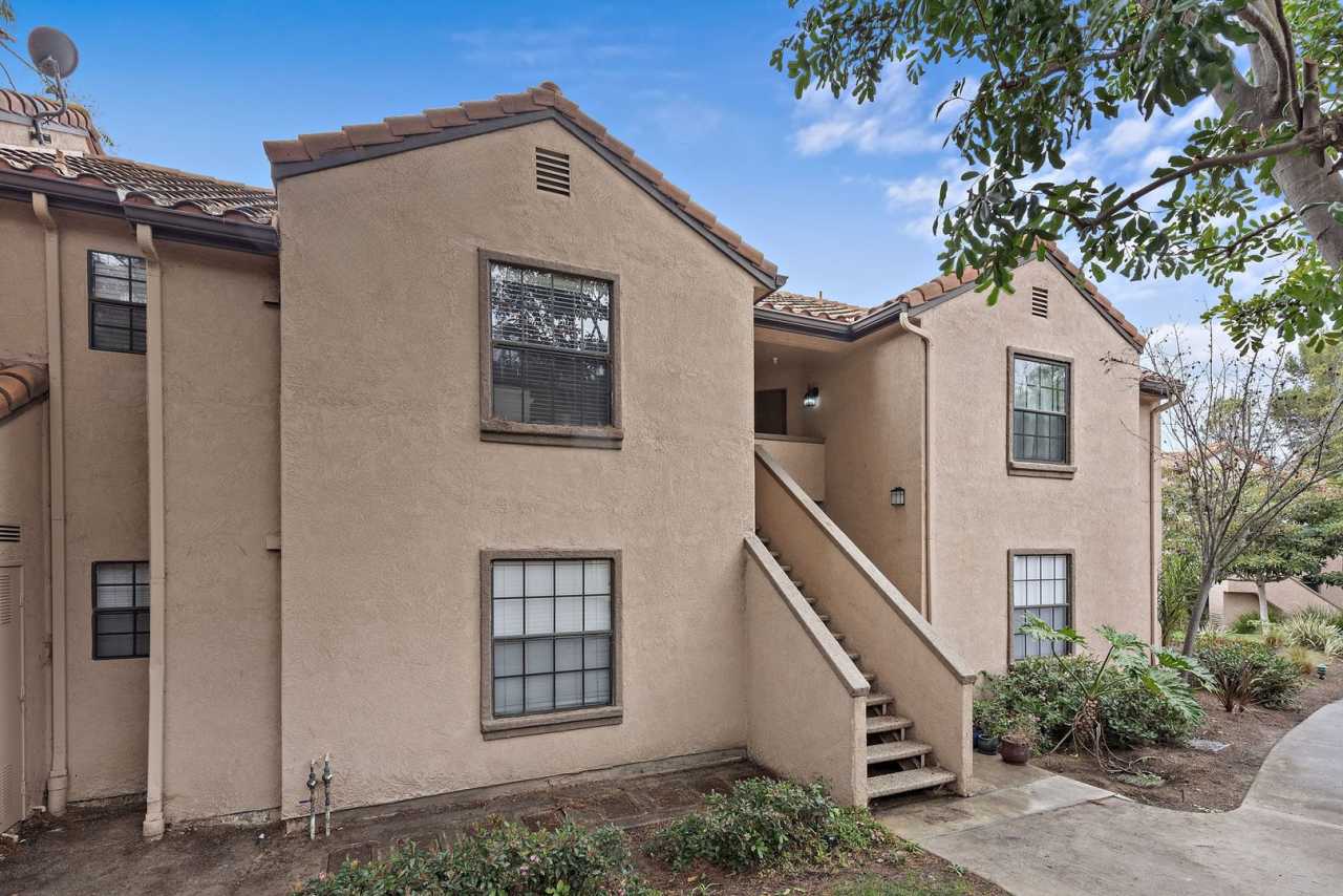 1064 Calle del Cerro