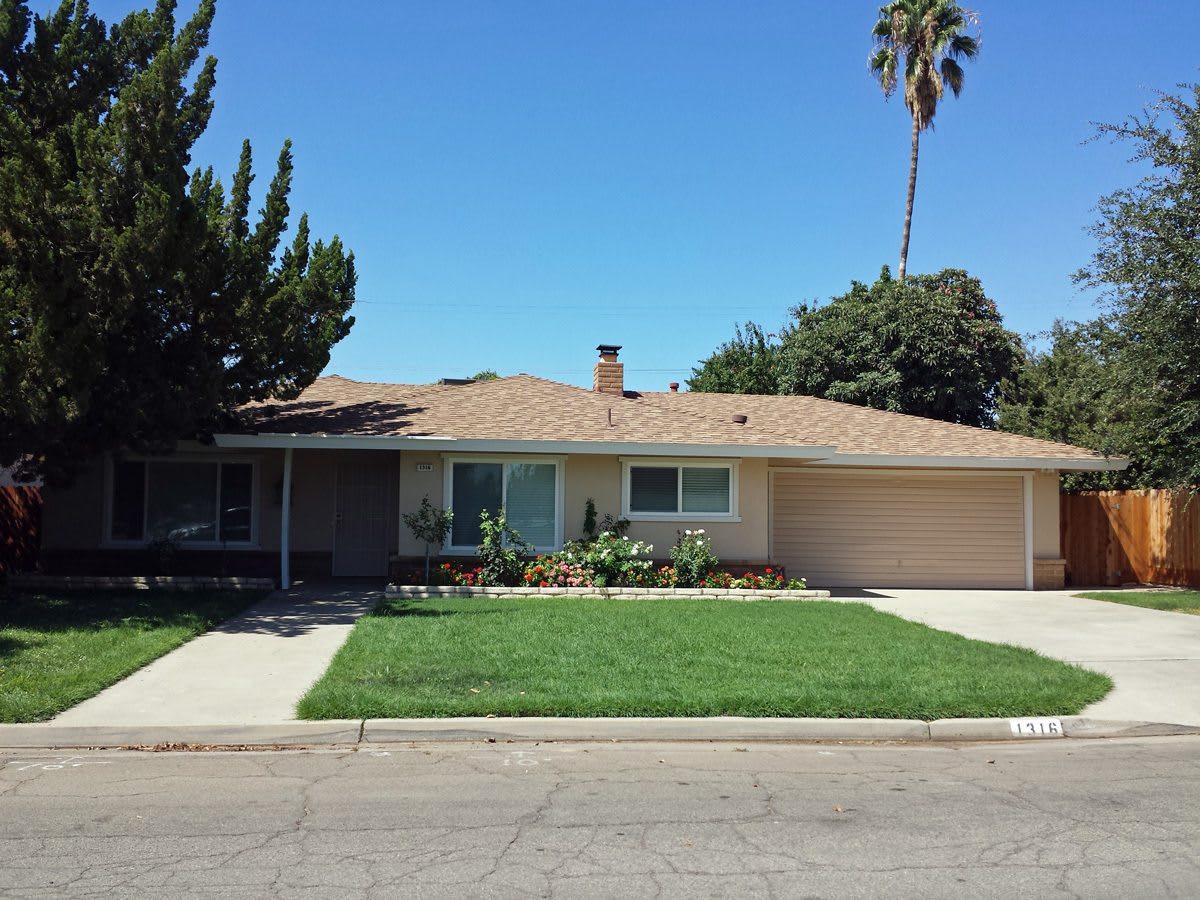 Almost 2000 SF home near Fresno State