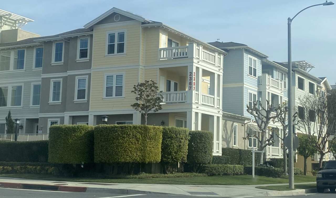 Updated 1 bedroom 55+ Community across from Wilson Park!