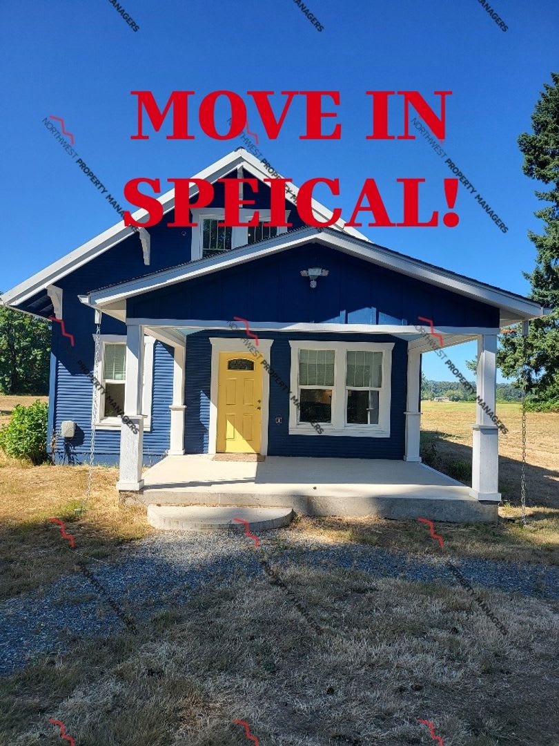 STATUS *AVAILABLE* | R207 | $2095 *** MOVE IN SPECIAL ****