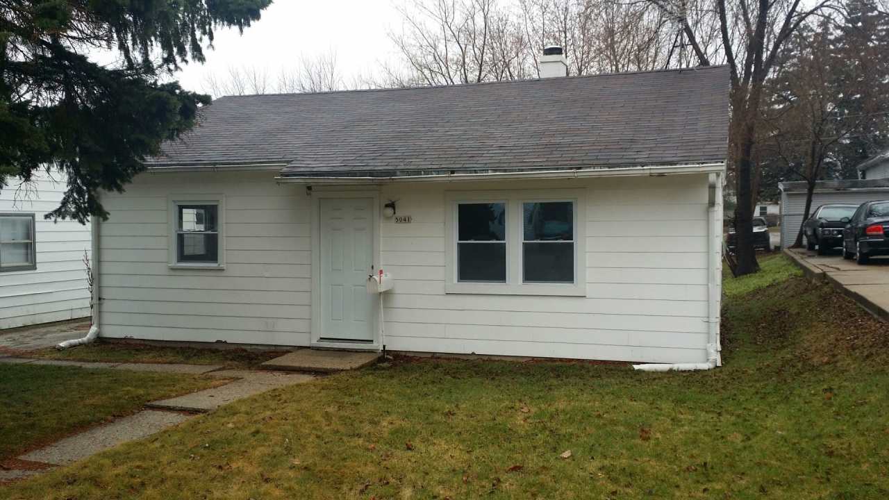 AFFORDABLE 2BR SINGLE FAMILY HOME, HARD SURFACE FLOORS, STAIR LESS, SIDE DRIVE, GARAGE