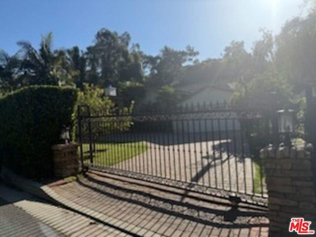 1148 San Ysidro Drive