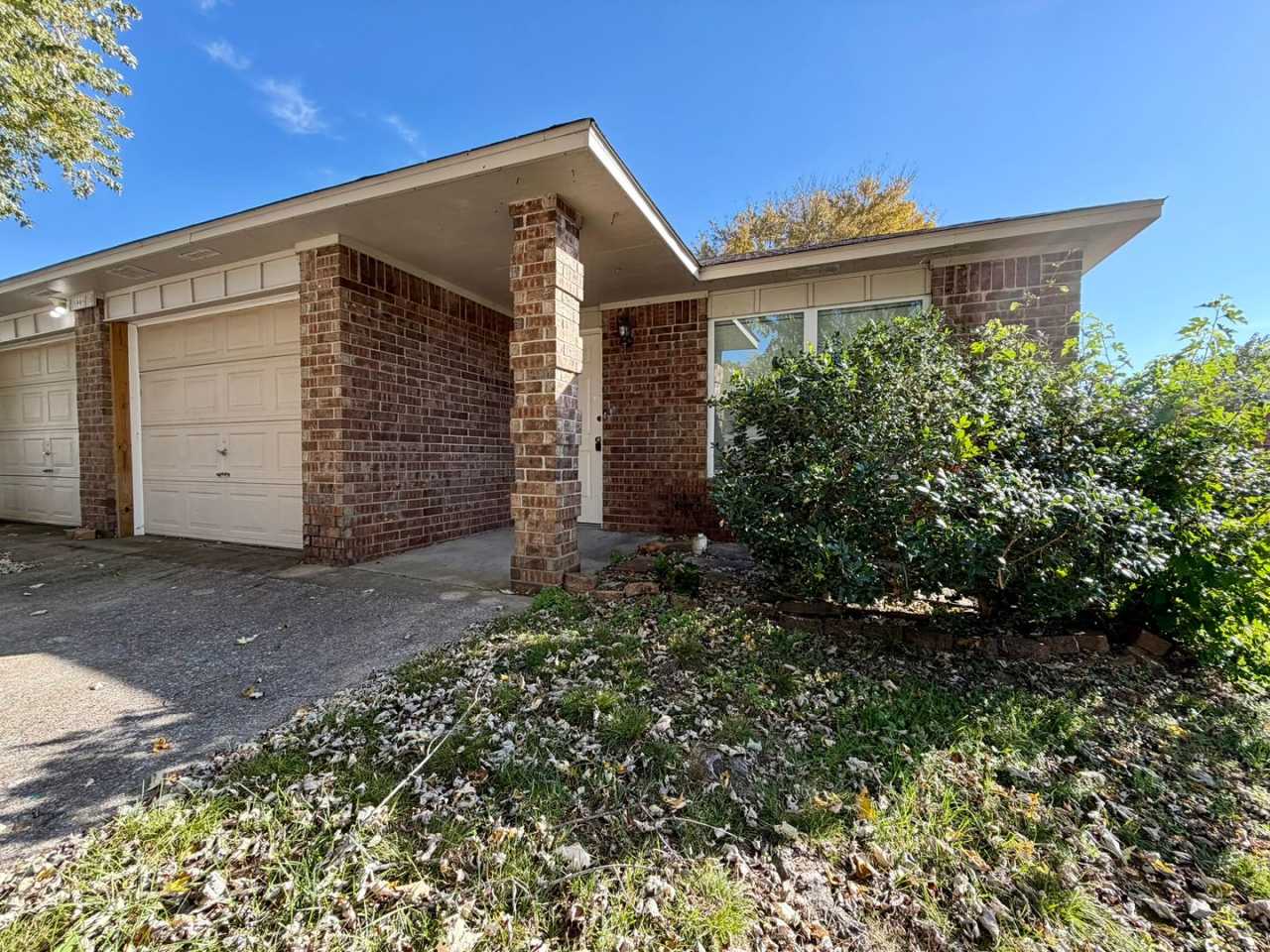 ***5905 B Sara Street***