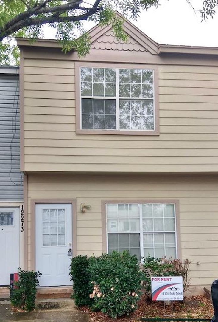 Great Townhome - North Central Location