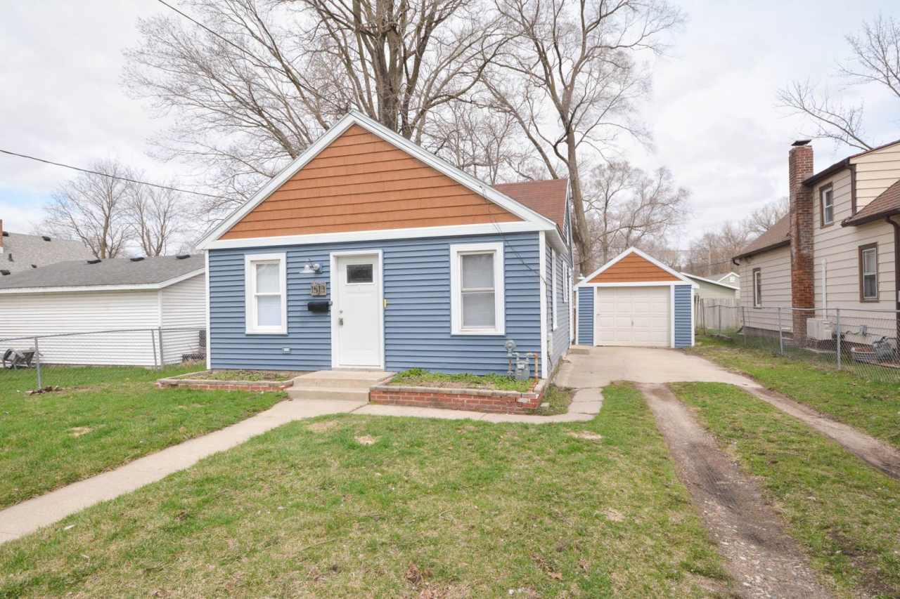 Cute home with modern updates!