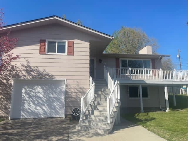 231 Southeast Valley Drive