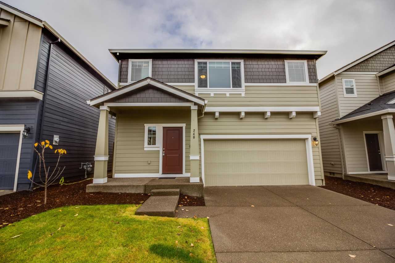 Move In Ready - 5 bedroom 3 Bath Townhome - Convenient Ridgefield Location