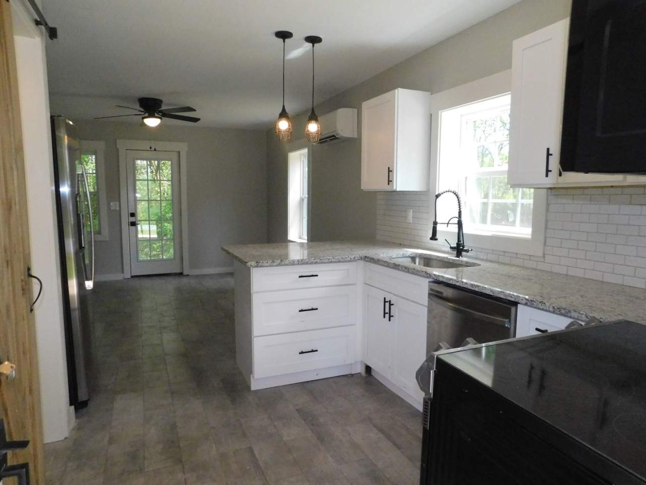 Newly Renovated 2 bed 1 bath cottage