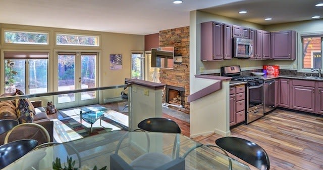 Incline Village: Condo - 2 Bedrooms, 2 Bathrooms, 1 Car Garage, Walk to Lake