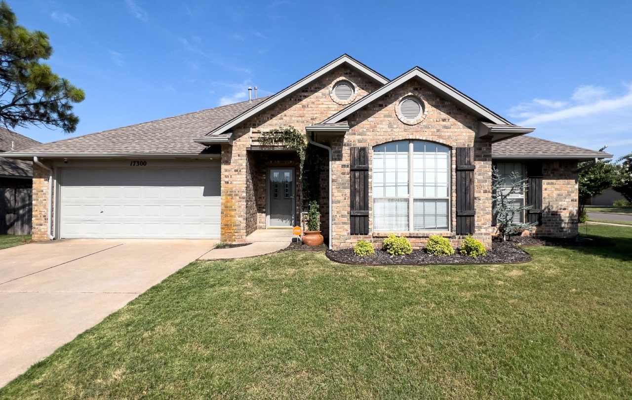 Luxurious Oasis with Poolside Serenity: Discover 17300 Zinc Drive, Edmond