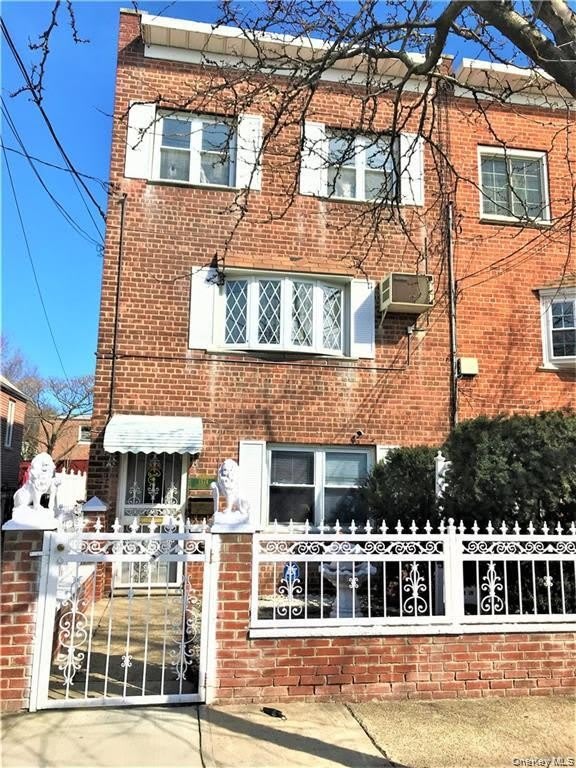 1574 Paulding Avenue unit: 2