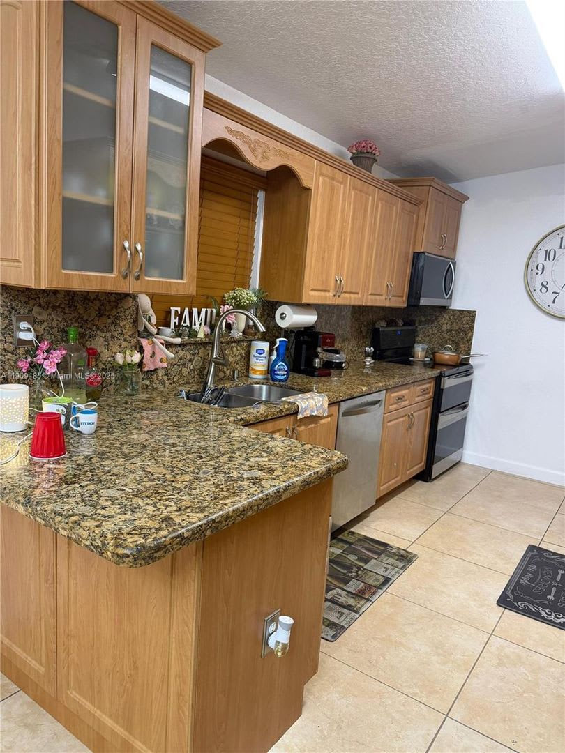 17242 NW 73rd Avenue, Hialeah, FL 33015