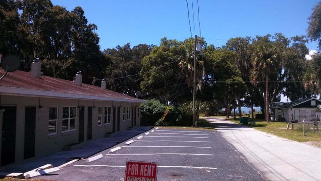 18 W. Herrick Dr. Eustis, FL 32726