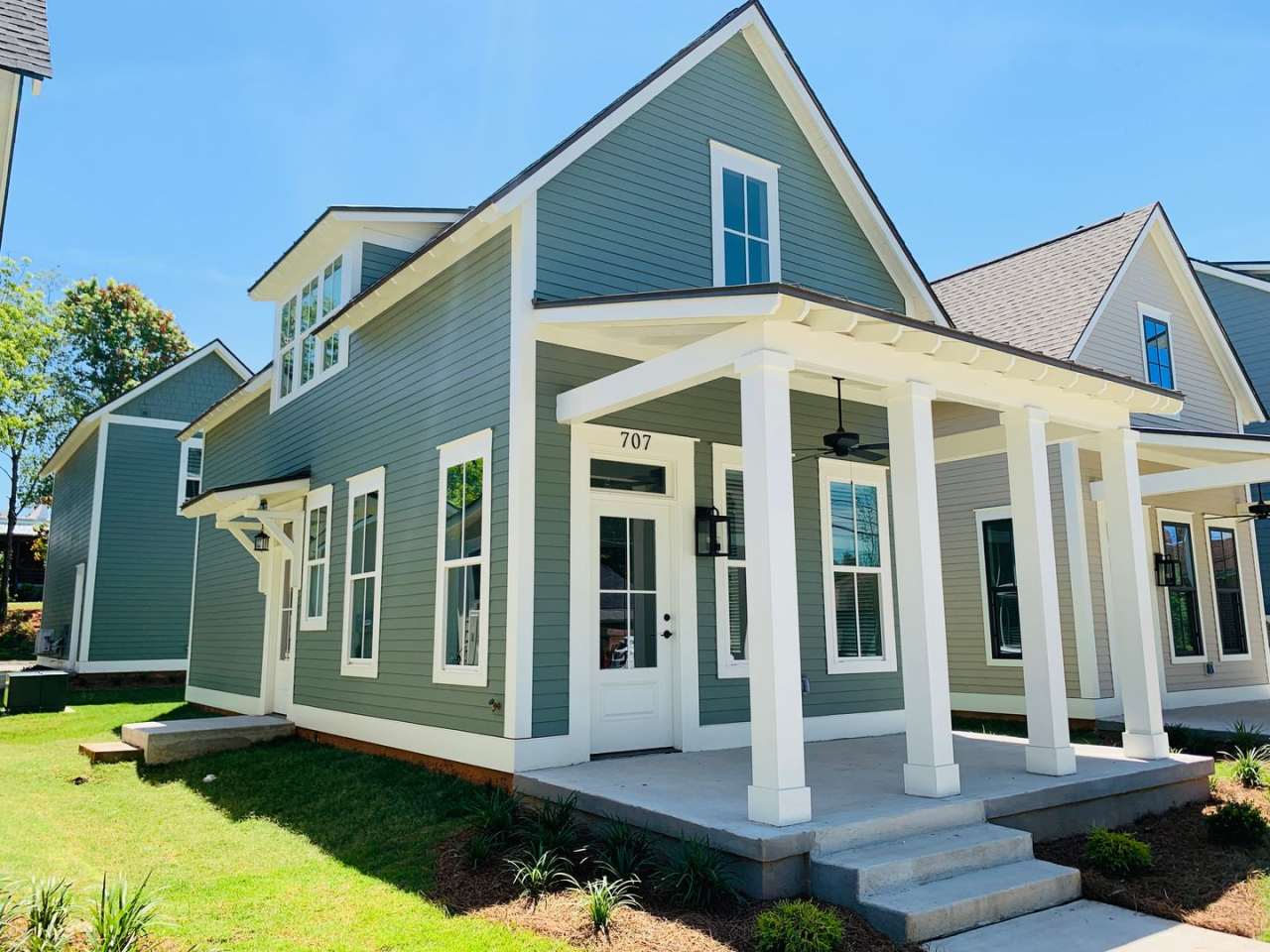 Welcome Home! 2 bedroom 2 bathroom cottage style home! Must see!