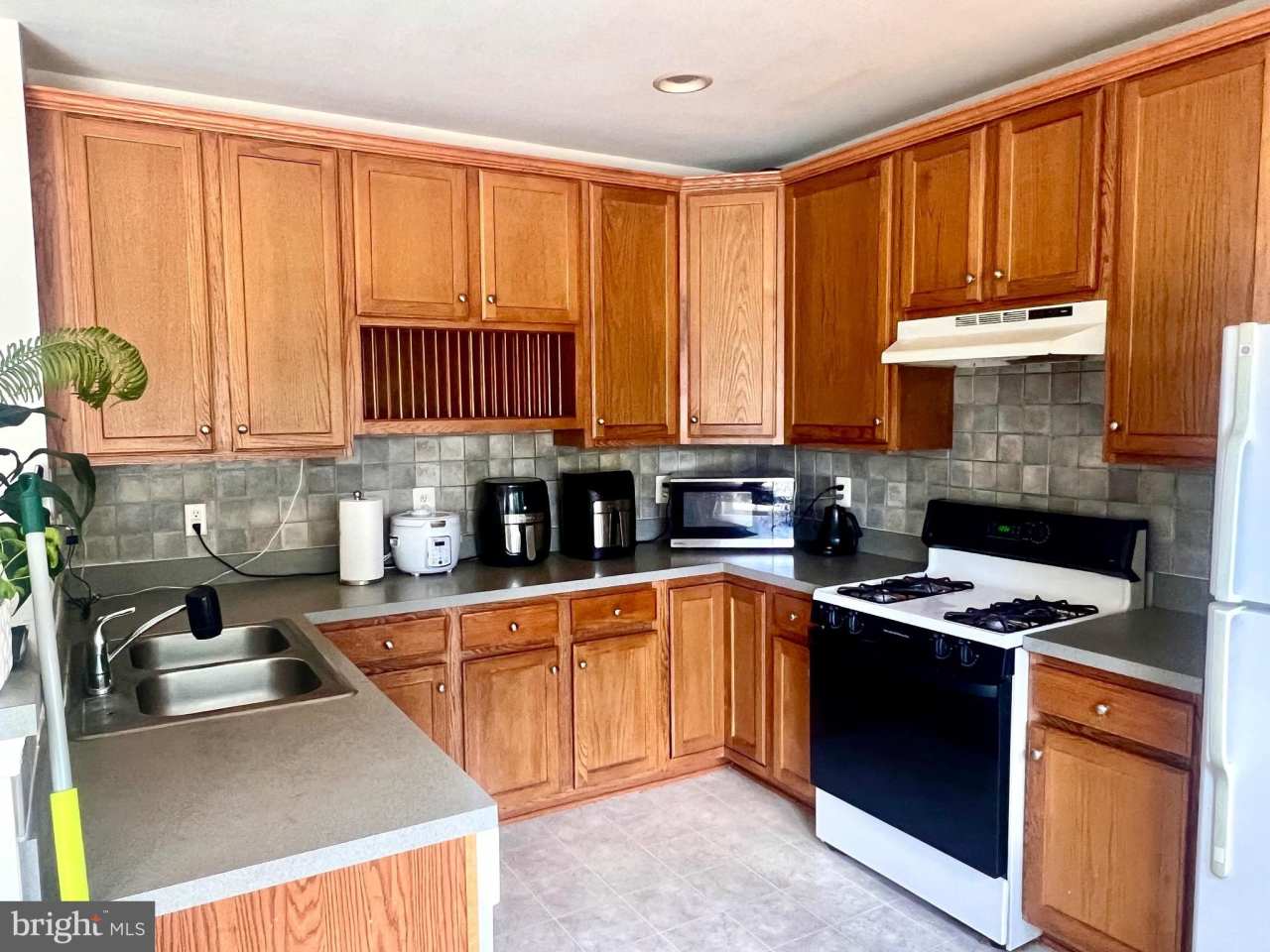 18555 SIERRA SPRINGS SQUARE