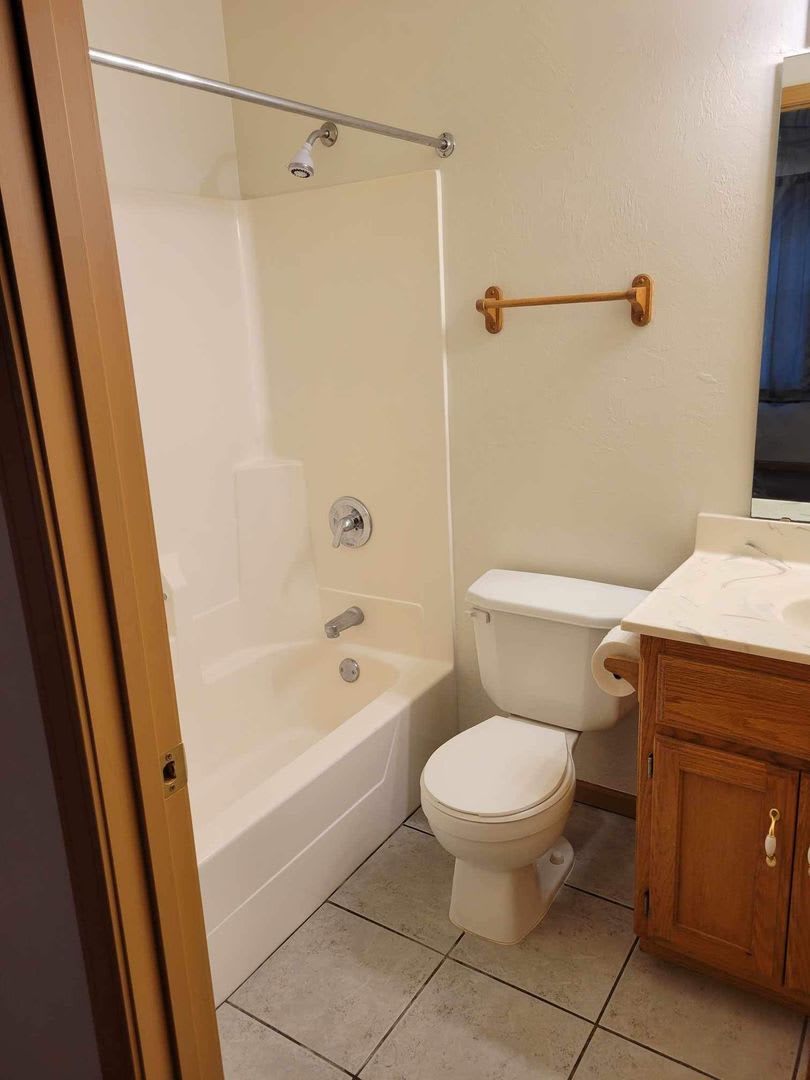 2 BEDROOM 2 BATHROOM DUPLEX WITH GARAGE