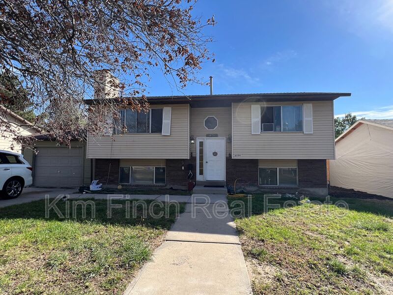 6099 S Country Hills Drive