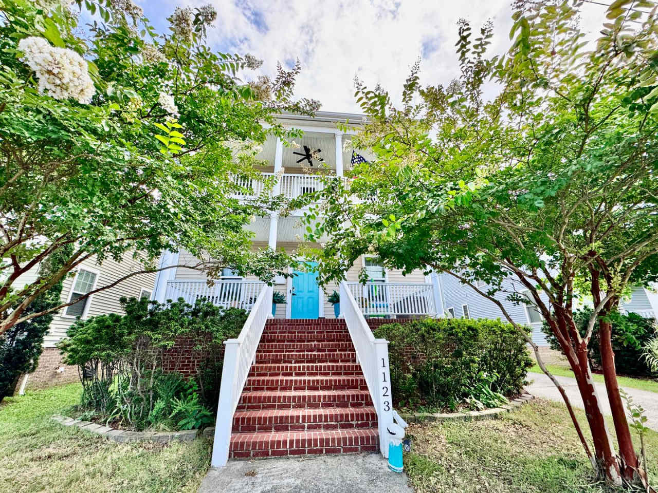 A Block From The Beaches! A 1st-Time Rental In Willouby, Ready 09-15-25! Oversized Parking Pad, Pet Friendly!