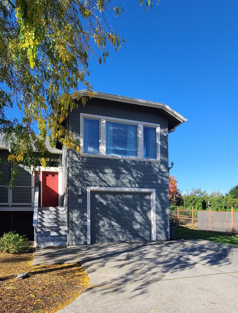 Renovated 3 BR Townhouse
