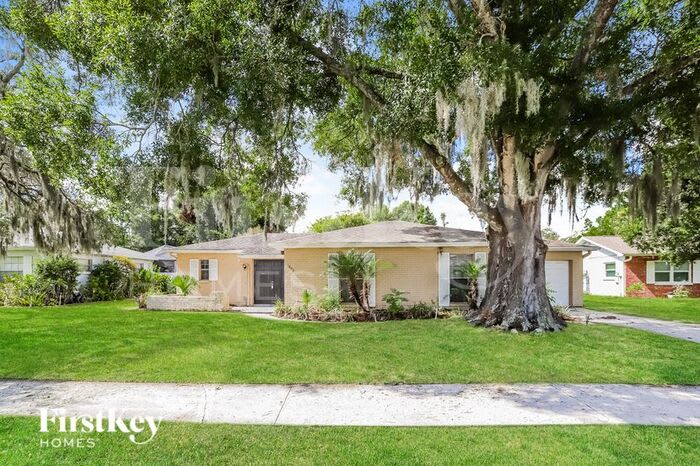 1005 Greenbriar Drive