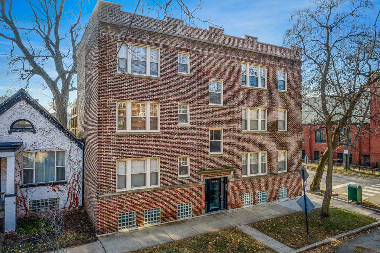 1849-51 W Cornelia / 3449-55 N Wolcott