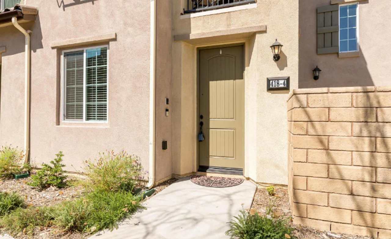 Beautifully upgraded 3-bedroom, 4-bathroom Simi Valley home