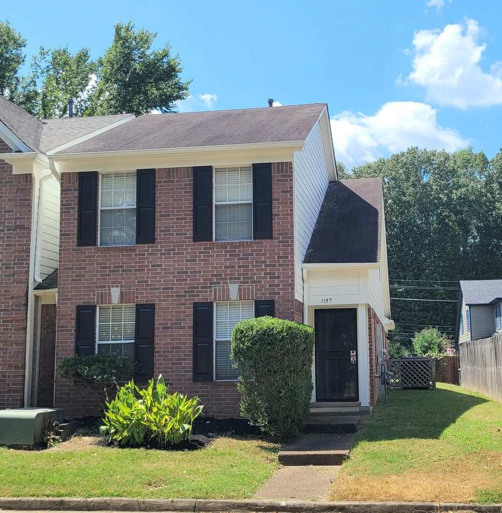 FIRST MONTH HALF PRICE! Beautiful town house in Collierville!