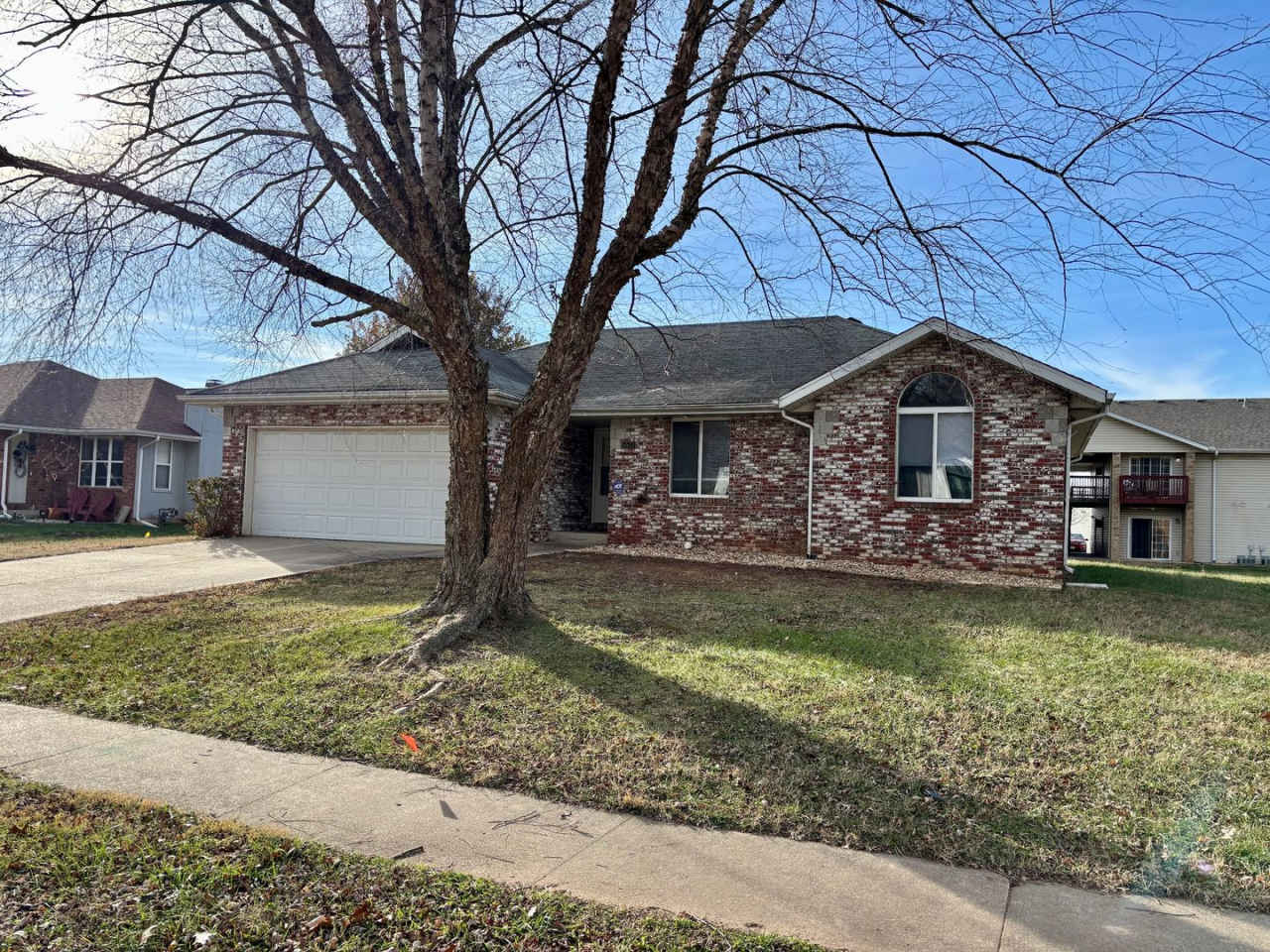 All brick 3/2/2 located in the Kickapoo boundaries, walking distance from Cherokee Middle School.