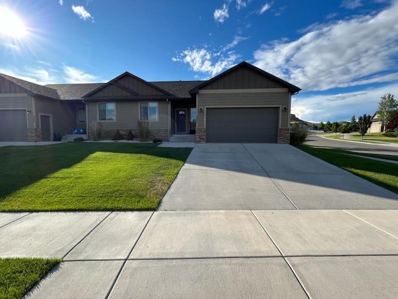 3052 Golden Acres Dr