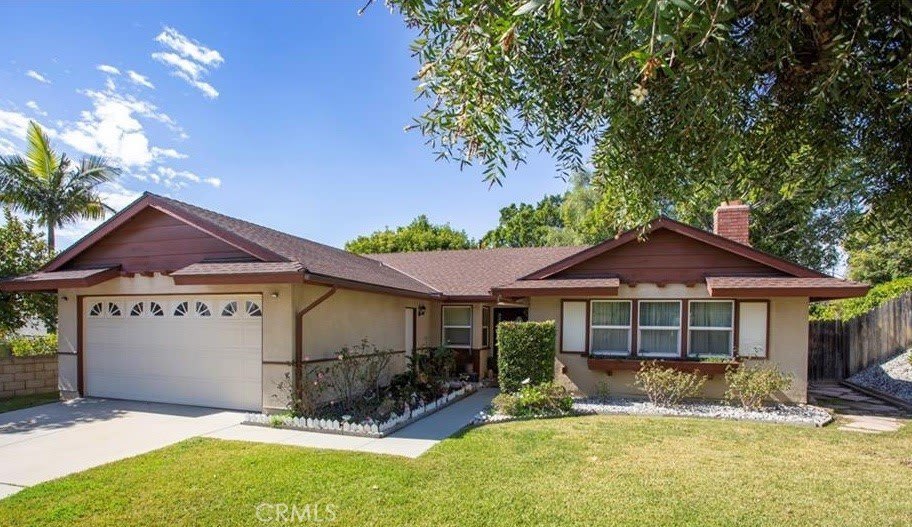 1085 Tamarack Avenue