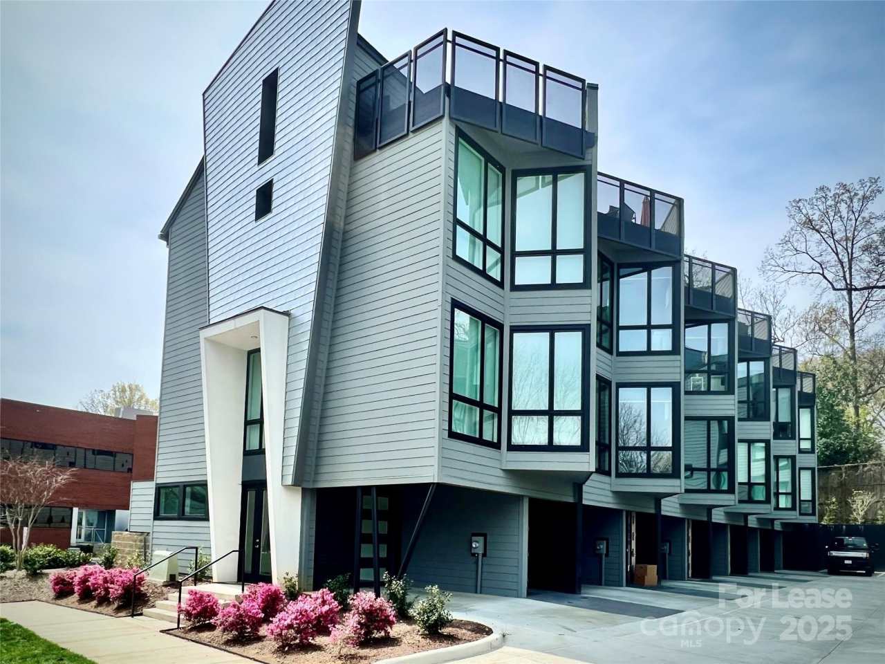 1070 Kenilworth Avenue