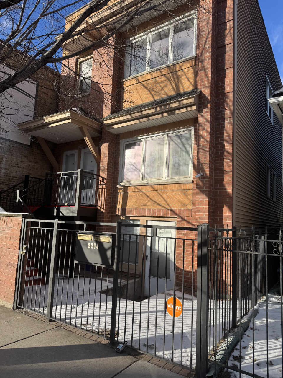 2214 W Irving Park Rd