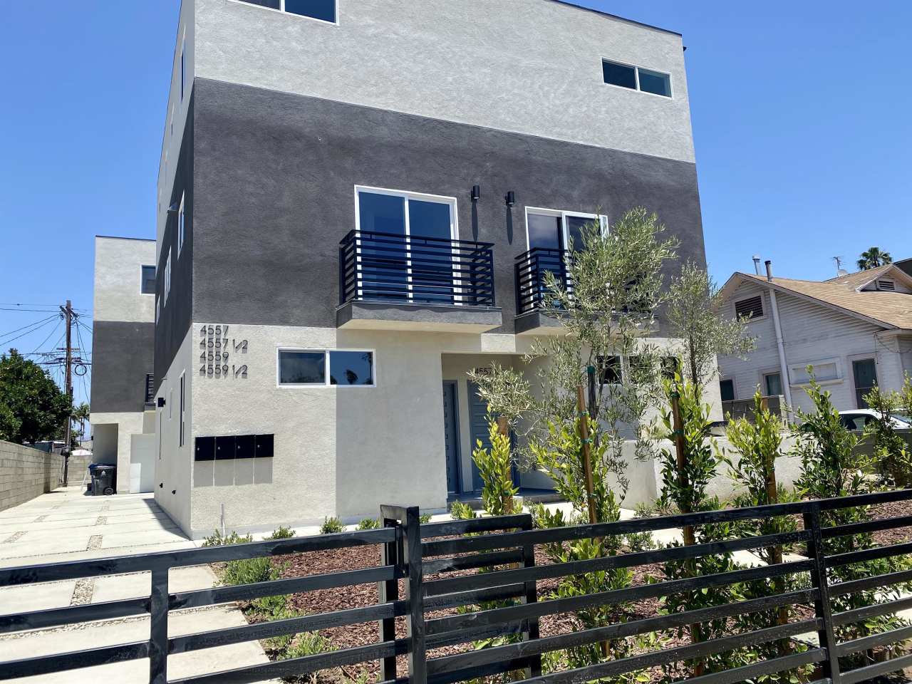 4557 Pickford Street - 4559