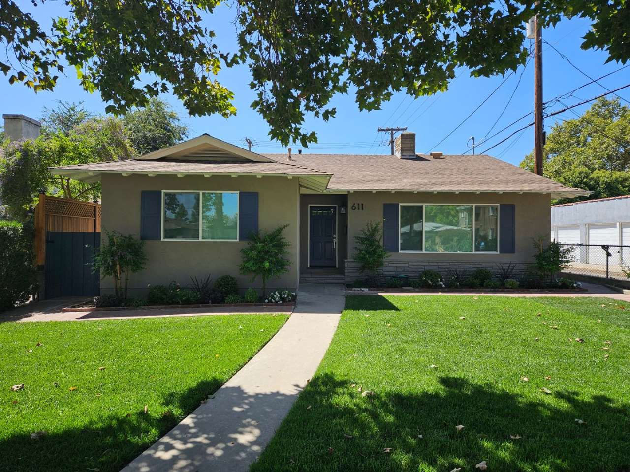 Beautiful Home in a Lovely Neighborhood! Available Spacious 2 Bedroom and Two Bathroom!