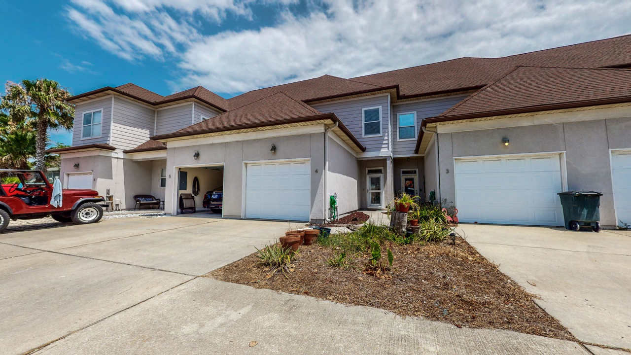 Two Bedroom Townhome w/garage located south of 98 in Miramar Beach