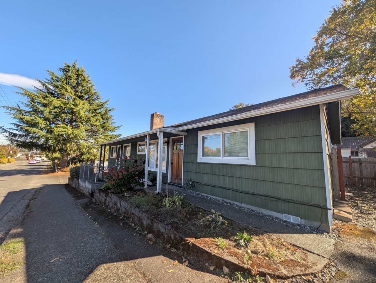 Well Maintained Duplex Unit in Bremerton, Available Now!