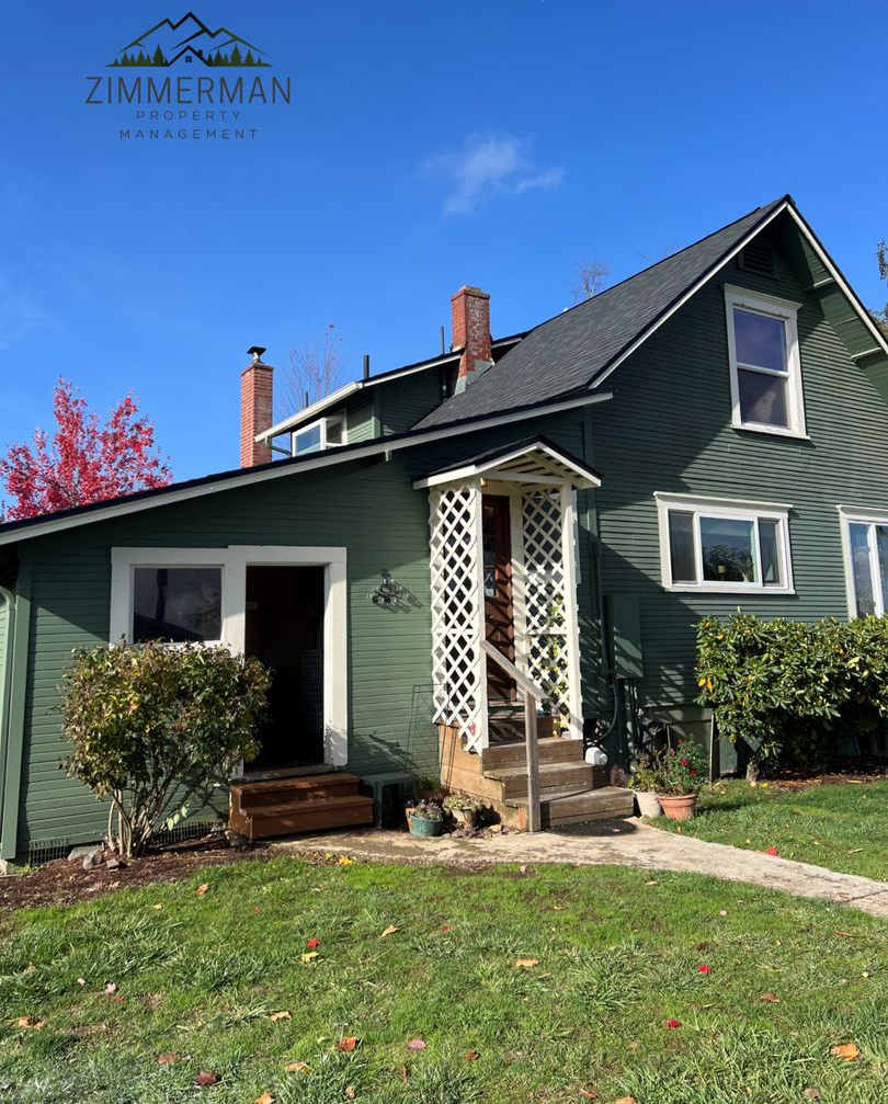 Adorable Updated Farmhouse in Creswell, OR