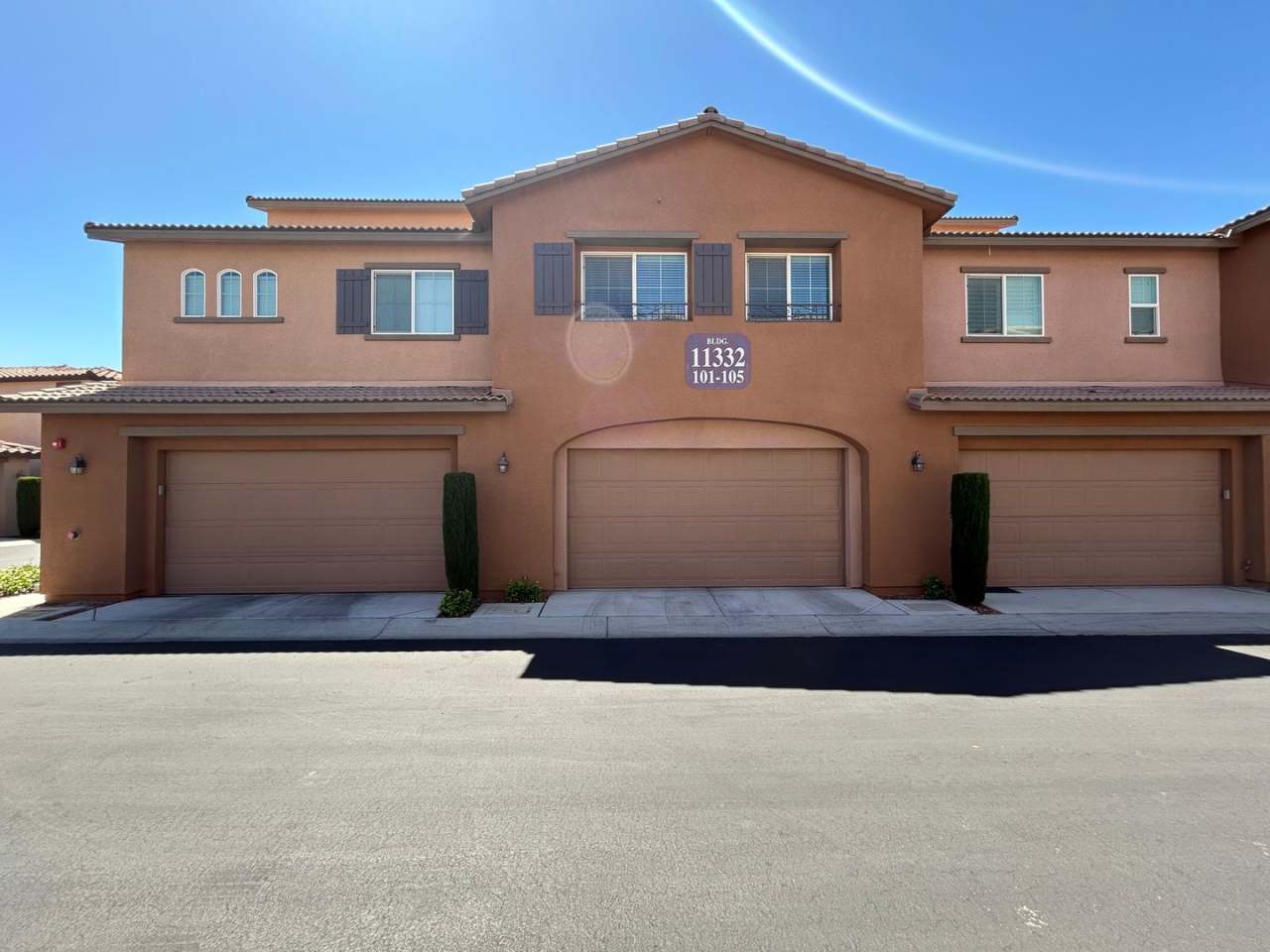 Desirable Summerlin Townhouse 3 Bedrooms 2.5 Bathrooms!