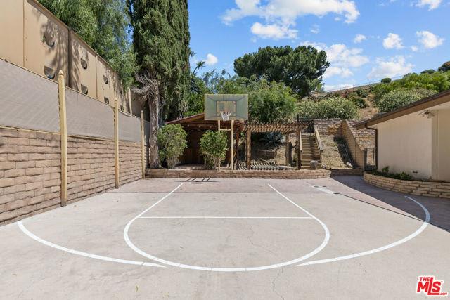 10421 Beckford Avenue