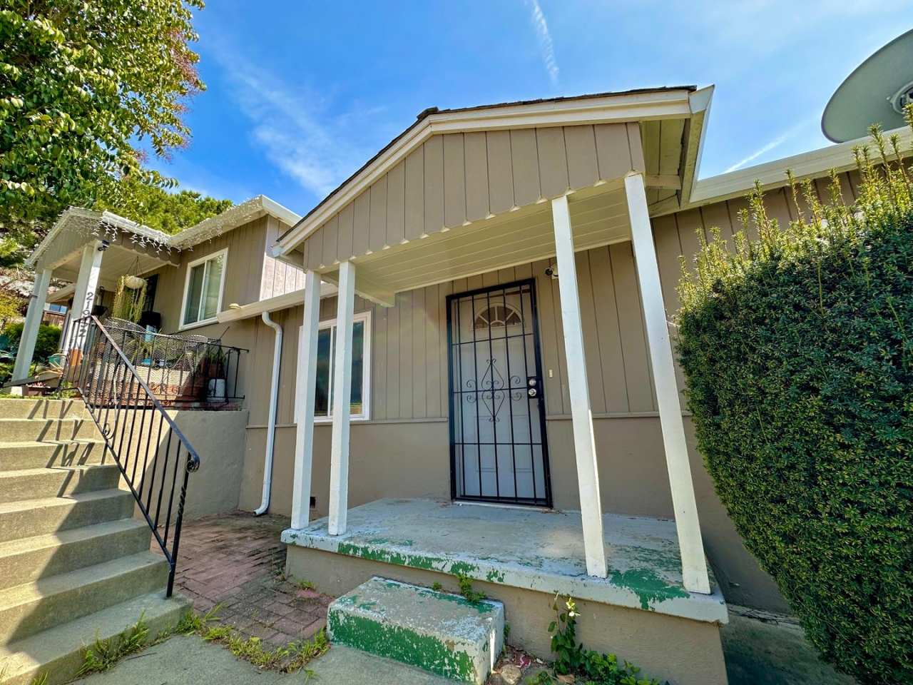 $1,950 - GORGEOUS TWO BEDROOM DUPLEX UNIT WITH GARAGE IN HAYWARD FOOTHILLS